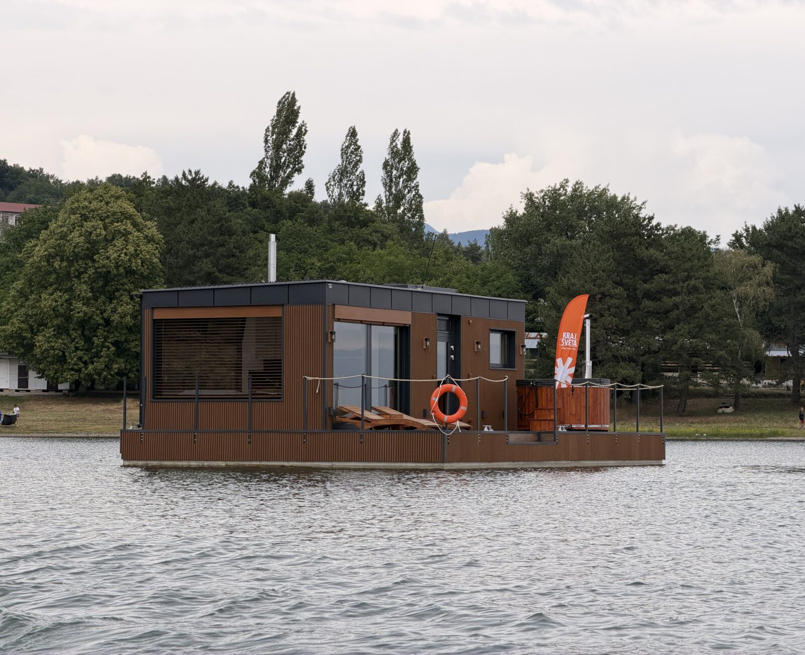 houseboat