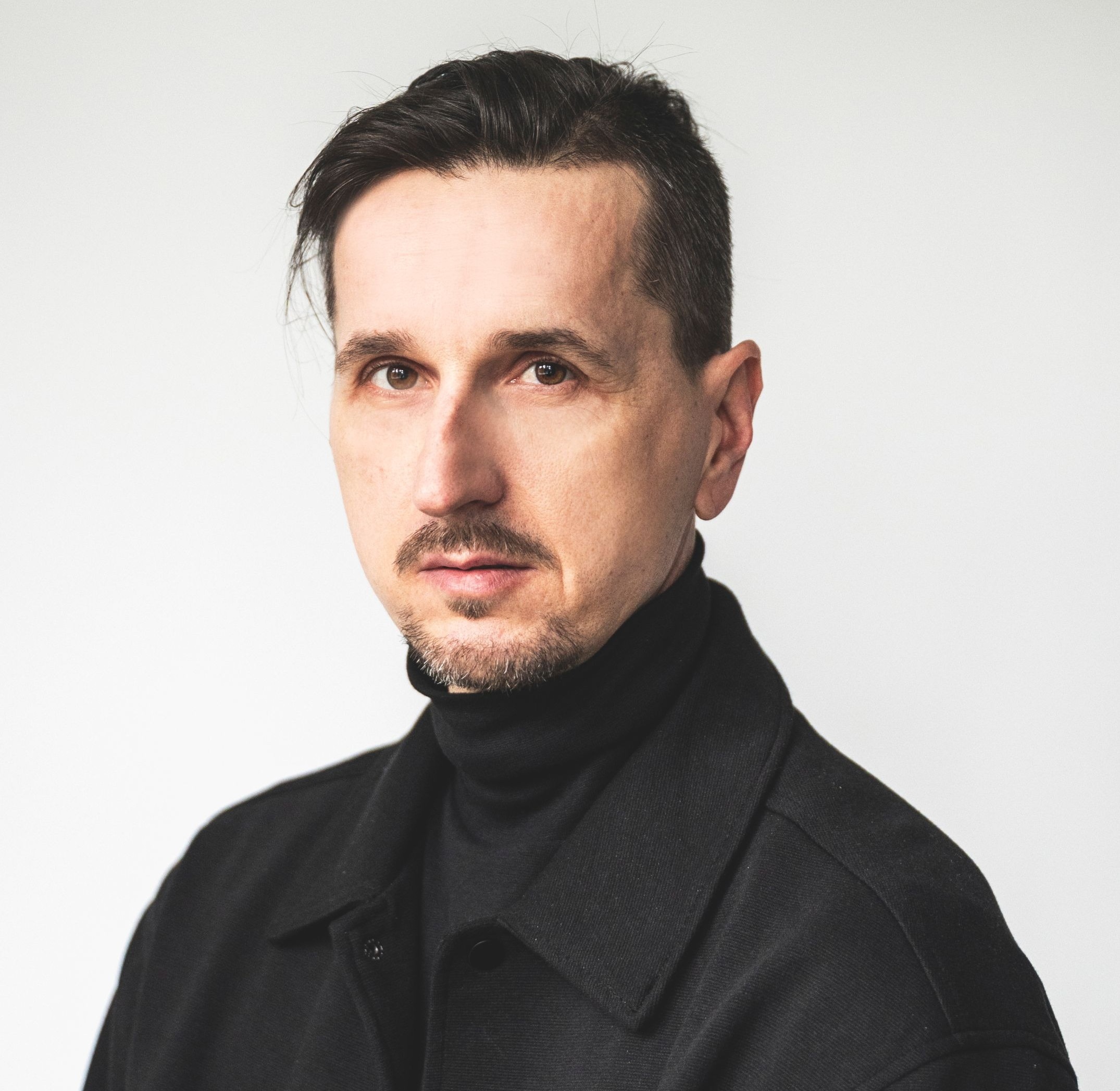 „Cítim sa ako údržbár.“ Peter Kočiš ml. z Divadla Na Peróne o tom, čo všetko nevidno za predstavením