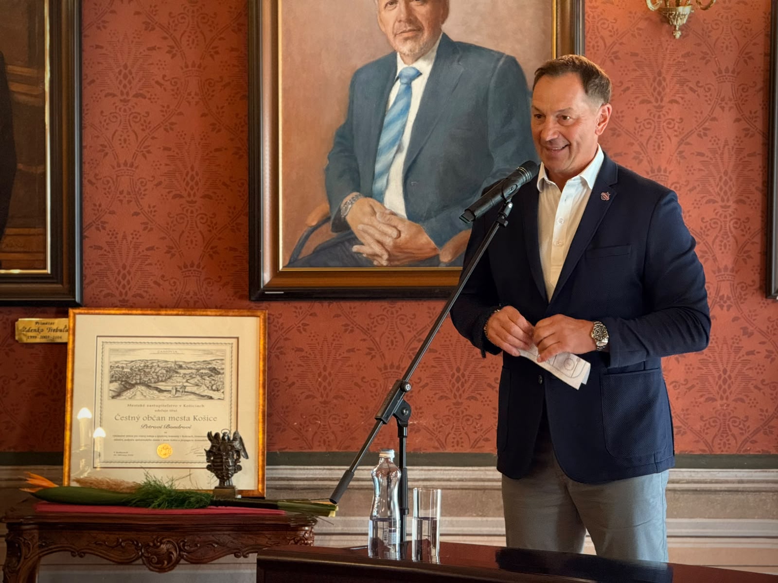 Peter Bondra si z rúk primátora Polačeka prevzal čestné občianstvo Košíc