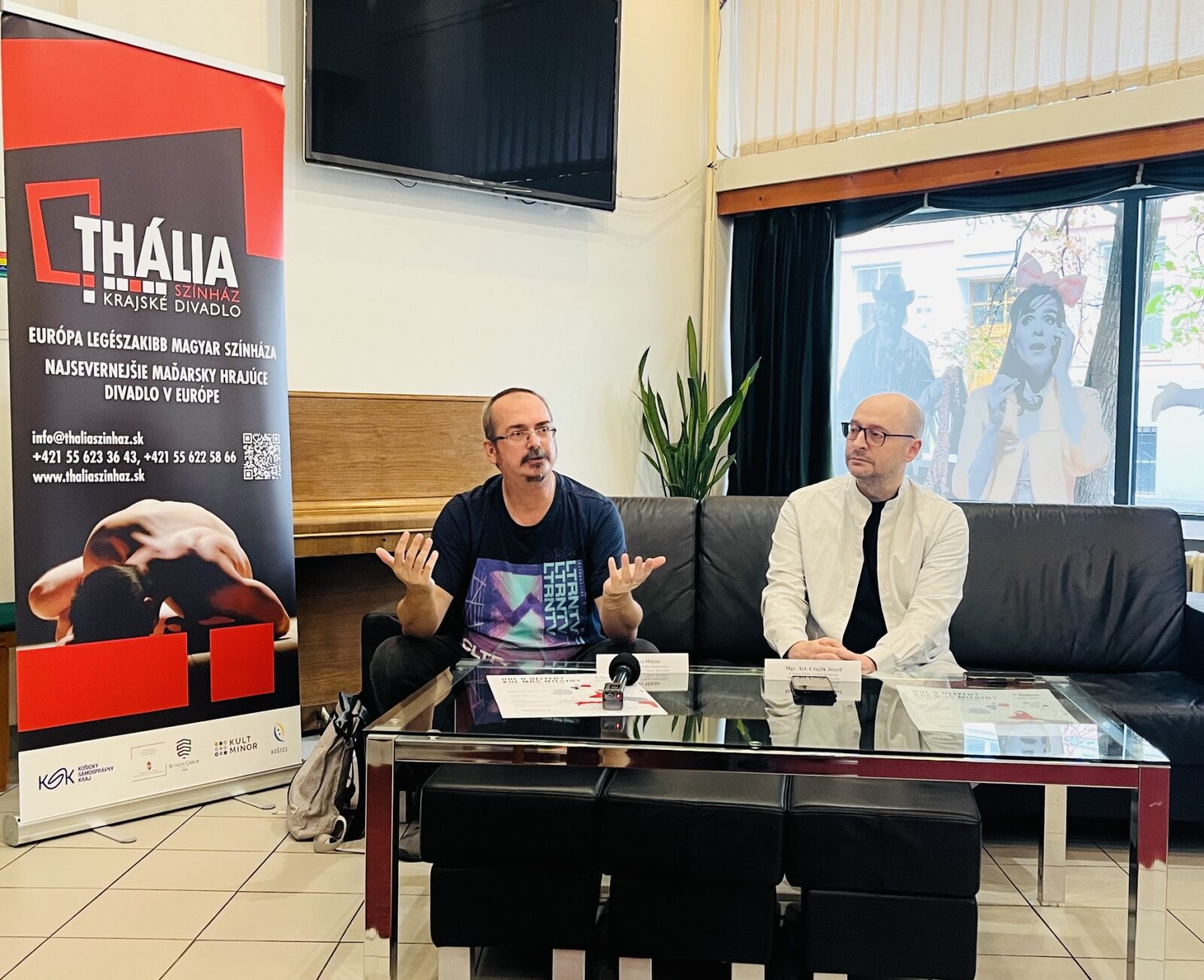 Thália J. Czalik a M. Forgács