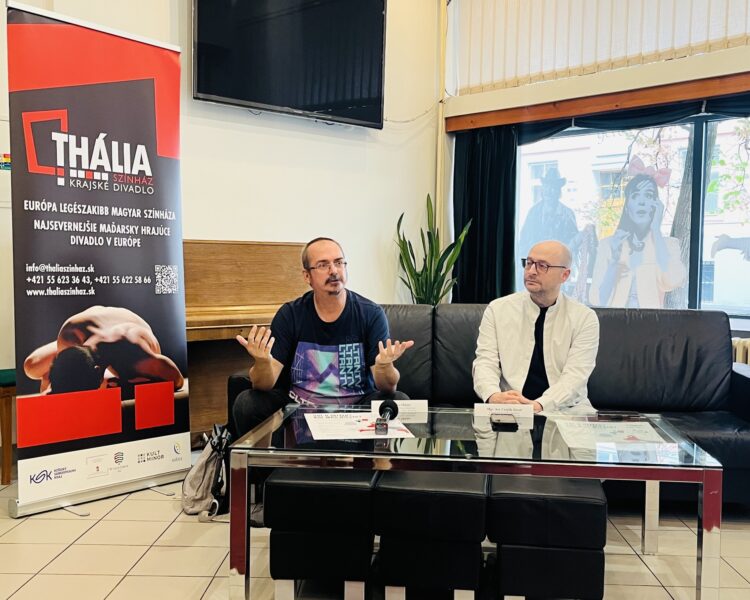 Thália J. Czalik a M. Forgács