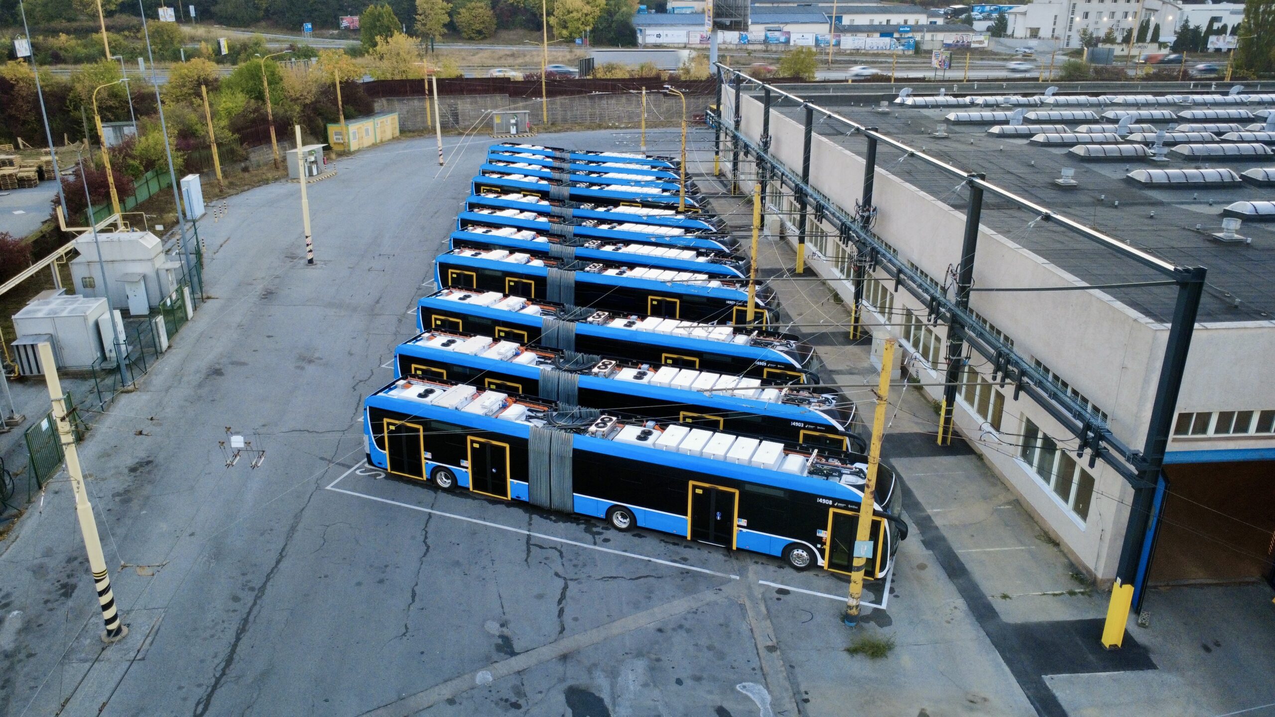 Košická MHD vstupuje do novej éry a výrazne posilňuje dopravu. Od 1. októbra vyrazia na cesty nové elektrobusy, električky sa vracajú na Jazero