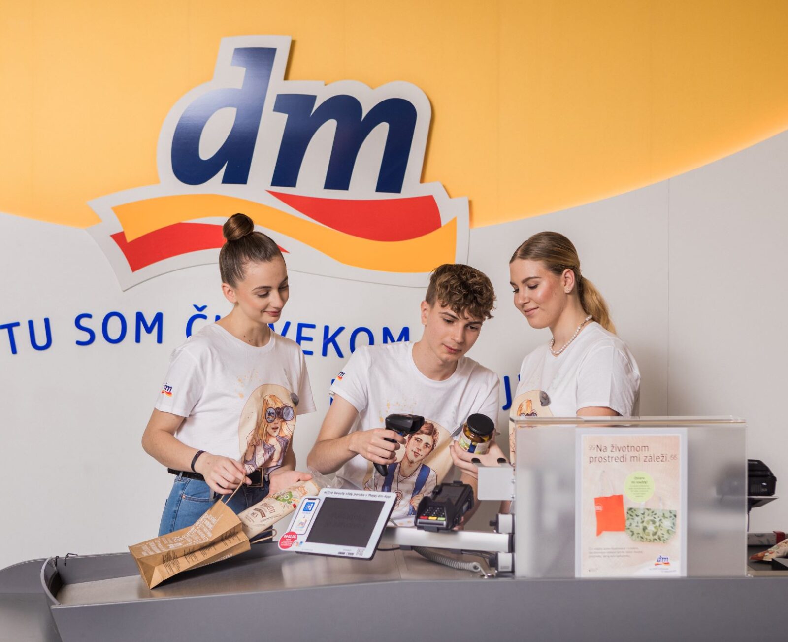 V tomto školskom roku sa pre duálne vzdelávanie s dm drogerie markt rozhodlo 114 žiakov